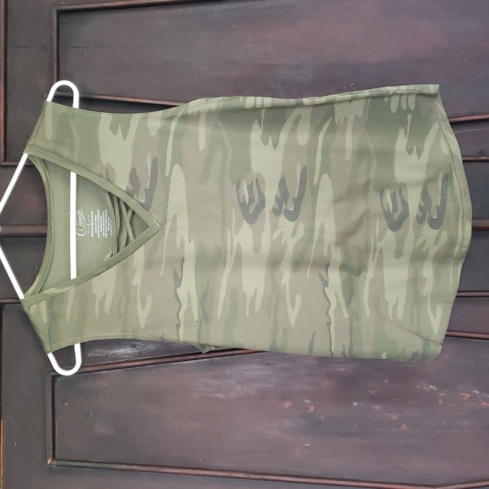 Cold Crush V-neck Top sleeveless camo